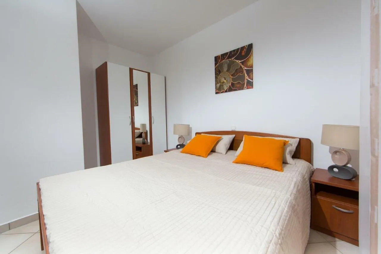 Apartments Sanmichel Pula 0*,